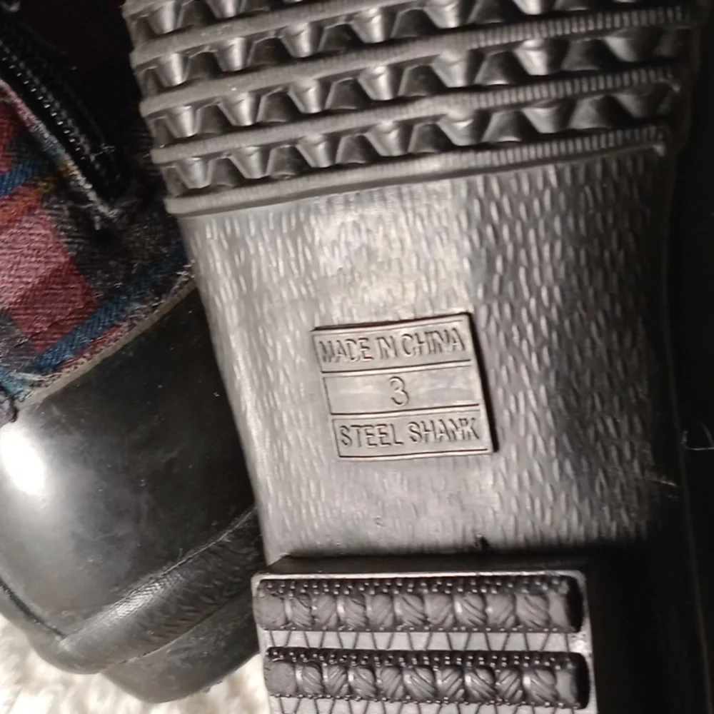 STEVIES PURPLE PLAID DUCK BOOTS, SIZE GIRLS 3